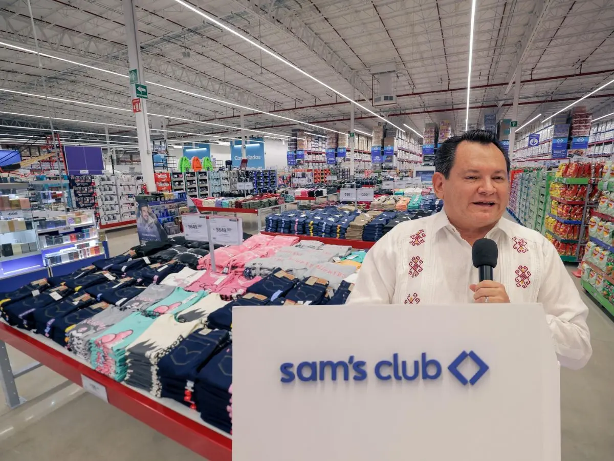 El gobernador de Yucatán, Joaquín Díaz Mena, estuvo presente en la inauguración de la sucursal de Sam’s Club en Ciudad Caucel donde destaco la inversión histórica que realiza la cadena de tiendas en el estado.- Fuente Gobierno del Estado