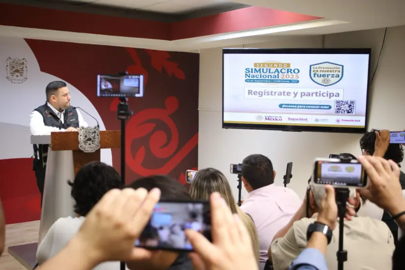 Conferencia de prensa con Gerardo González de la Fuente, coordinador estatal de Protección Civil. Foto: Victoria Jiménez