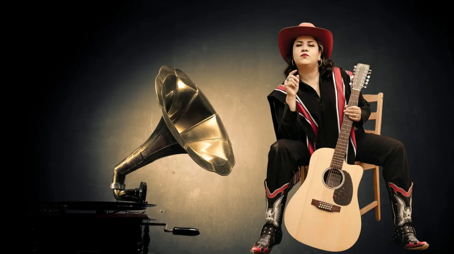 La cantante originaria de Madero está nominada a los Latin Grammy 2025. (Fotografía: Vivir Quintana | Canva)