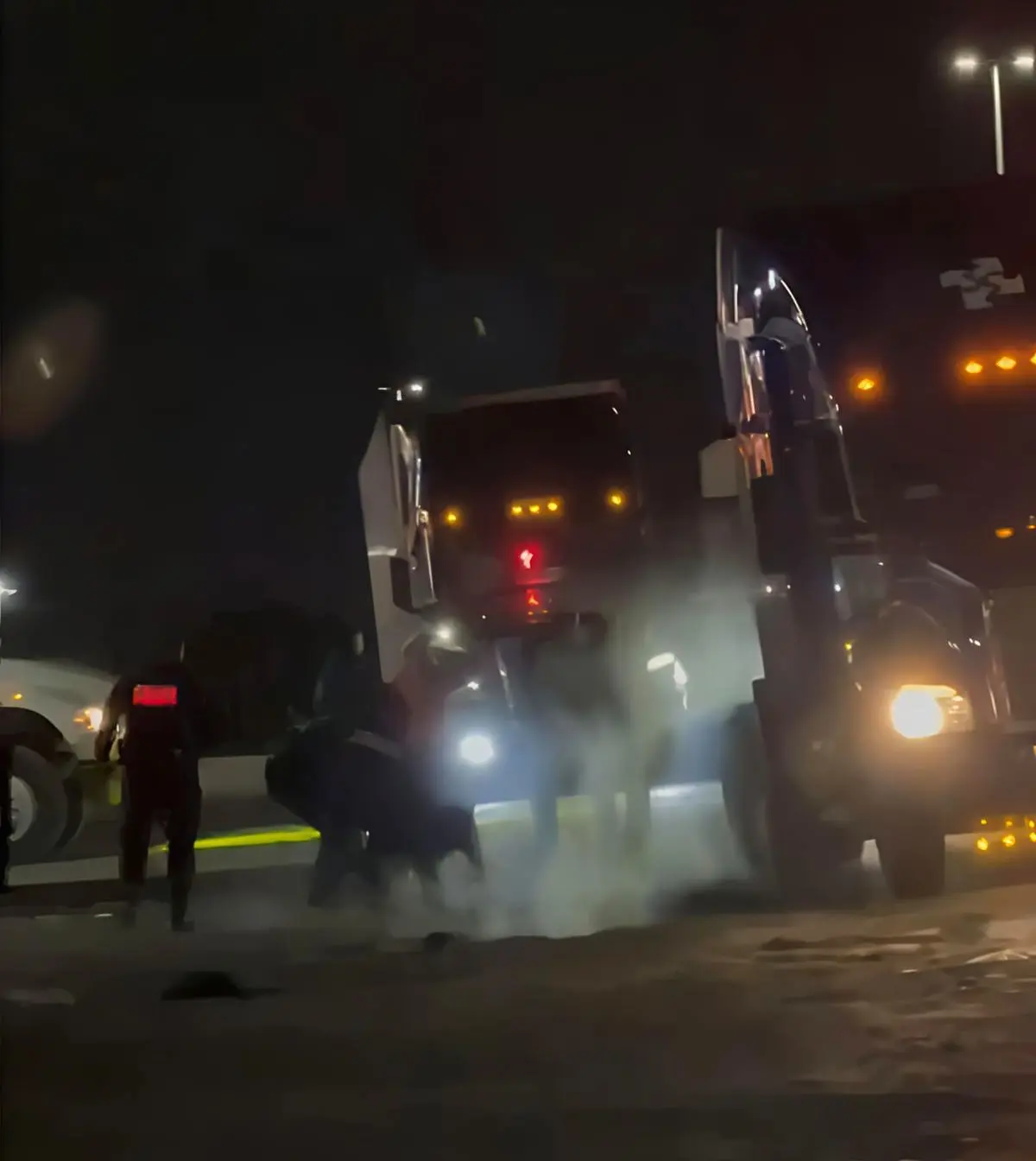Al momento en que los elementos comenzaron a intentar mediar la situación con los hombres, estos actuaron de manera impulsiva comenzando a insultar y pretendiendo agredir a los oficiales./Foto: Cortesía