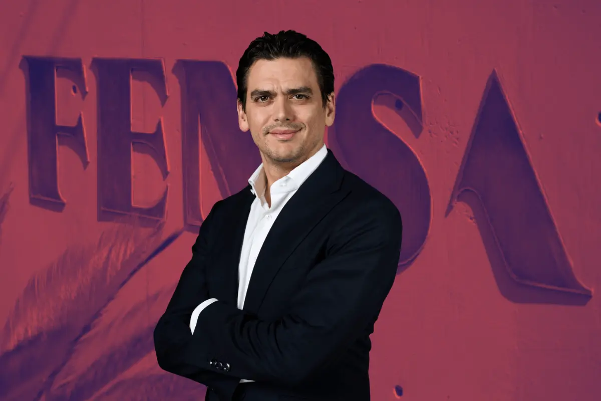 El anuncio responde a un proceso de sucesión cuidadosamente planificado y aprobado por el Consejo de Administración, que busca asegurar continuidad, innovación y crecimiento para la compañía. Foto: Femsa/Canva.