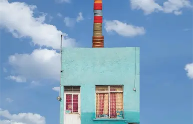 Patricia Carrington presenta su visión de las casas de obreros en exposición fotográfica en Monterrey