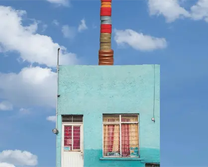 Patricia Carrington presenta su visión de las casas de obreros en exposición fotográfica en Monterrey