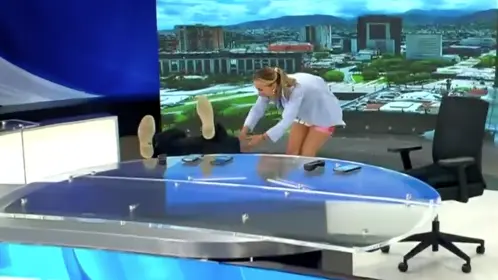 Conductor de noticias de Nuevo León sufre accidente en plena transmisión en vivo
