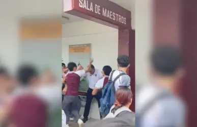 VIDEO | Violenta protesta en el Cetis 78 de Tamaulipas; alumnos golpean a director acusado de acoso