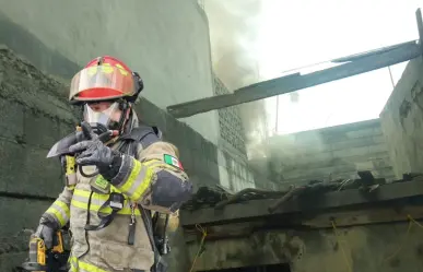 Rescatan a familia y mascotas durante incendio en Monterrey