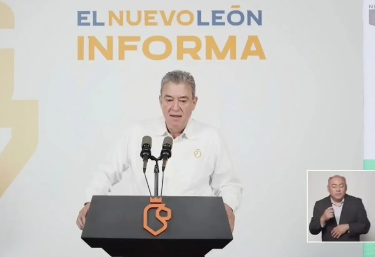 Hernán Villarreal en la conferencia de prensa el Nuevo León Informa. Foto: Gobierno de Nuevo León.