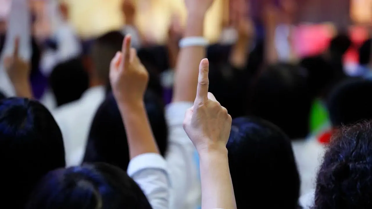 IEEM subastará bienes de Nueva Alianza Edomex para pagar deudas: incluyen autos y un edificio. Foto: .eluniversaledomex.com / epigrafenoticias.com / milenio.com / Canva