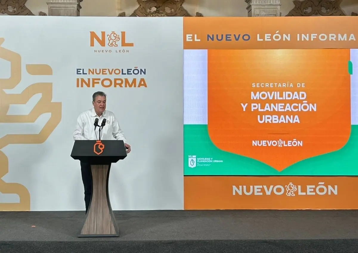 Hernán Villarreal en la conferencia de prensa el Nuevo León Informa. Foto: Gobierno de Nuevo León.