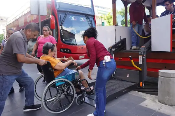 Tranvía turístico de Tampico cuenta con rampa para discapacitados