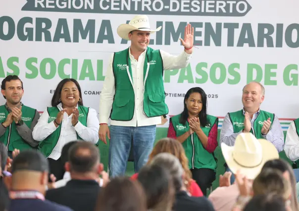 Manolo Jiménez entrega mobiliario escolar y arranca obras sociales en 4 municipios de Coahuila