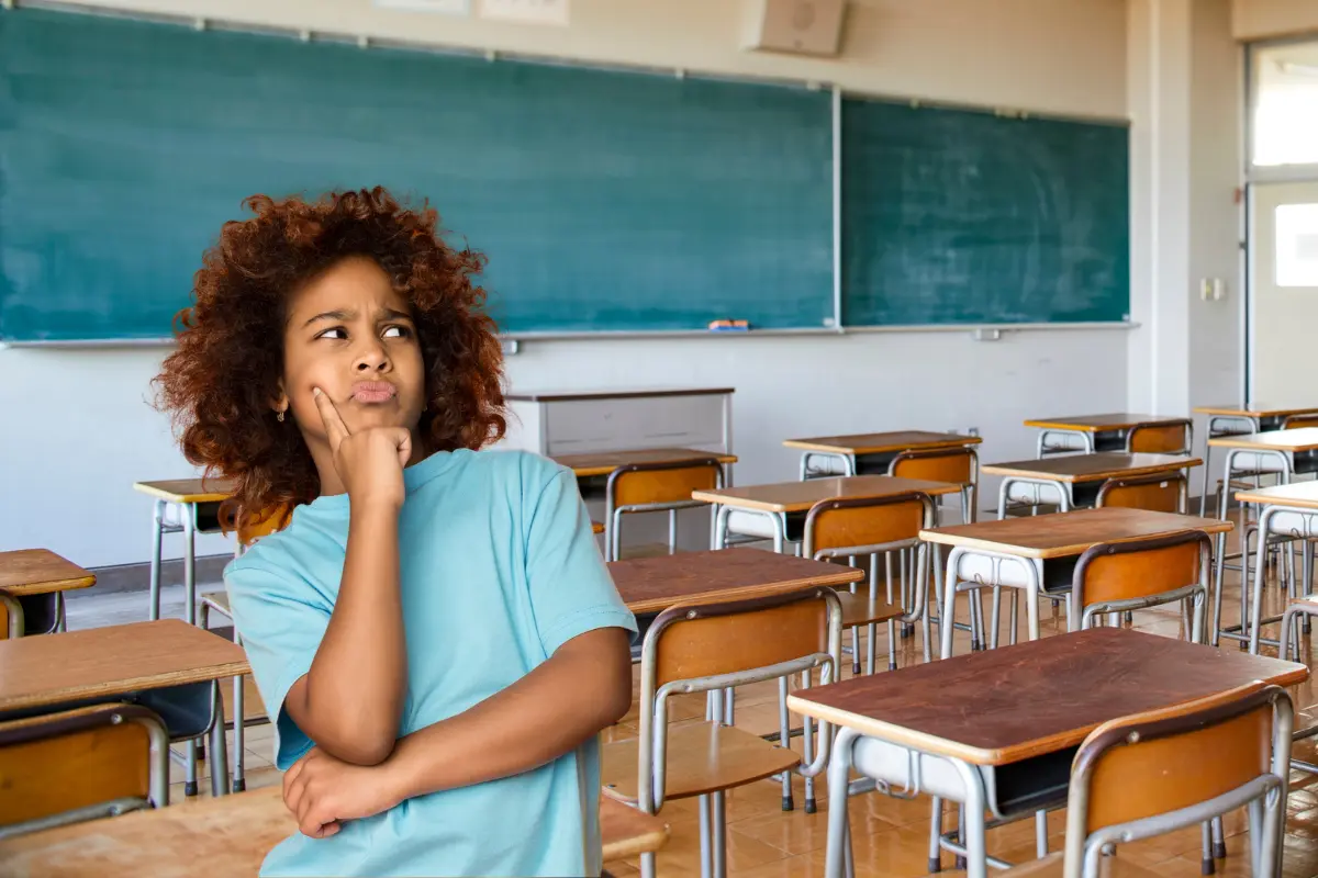¿Otro fin de semana largo en las escuelas? Esto marca en calendario 2025-2026. Foto: Canva