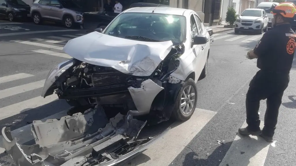 Choque carambola deja lesionados y varios autos dañados en Monterrey