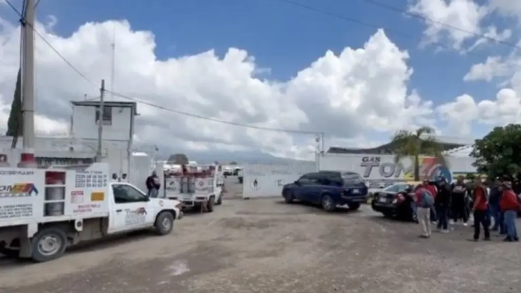 Protestan por maltratos en Puebla en la planta de la pipa que explotó en Iztapalapa