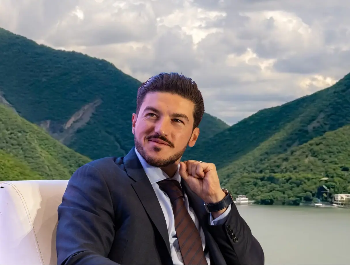 Samuel García insiste en que el llenado de la presa La Boca es solo el comienzo y que el cuidado del agua debe ser una responsabilidad compartida. Foto: Canva/Gobierno de Monterrey.