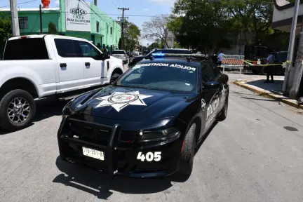 Asesinan a balazos a hombre dentro de barbería en Monterrey