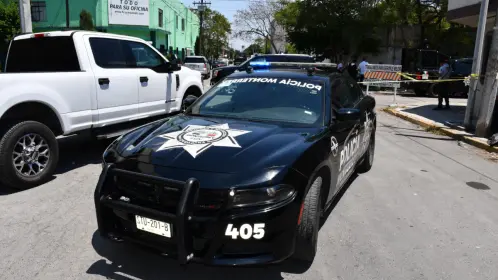 Asesinan a balazos a hombre dentro de barbería en Monterrey