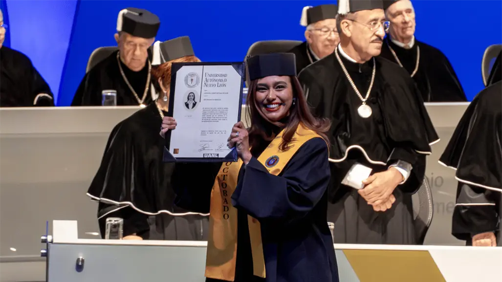 UANL celebra entrega de 211 doctorados en una ceremonia solemne