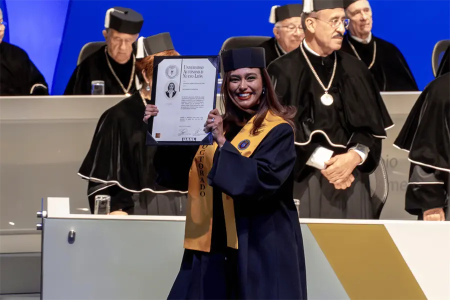 UANL celebra entrega de 211 doctorados en una ceremonia solemne