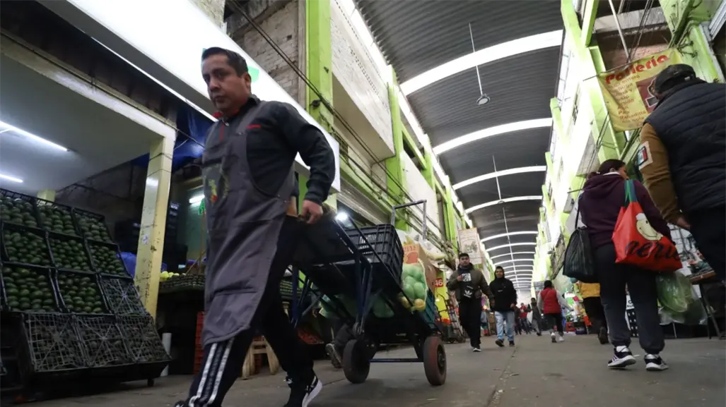 Pobladores de Santa Isabel Cholula, Puebla, tratan de linchar a ladrón de aguacate