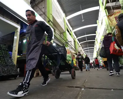 Pobladores de Santa Isabel Cholula, Puebla, tratan de linchar a ladrón de aguacate