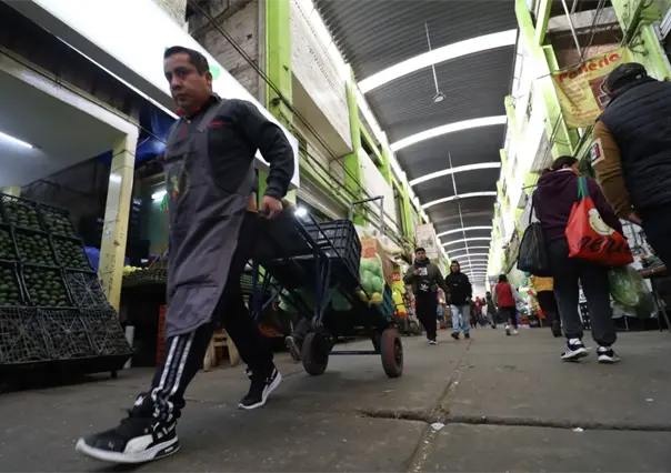 Pobladores de Santa Isabel Cholula, Puebla, tratan de linchar a ladrón de aguacate