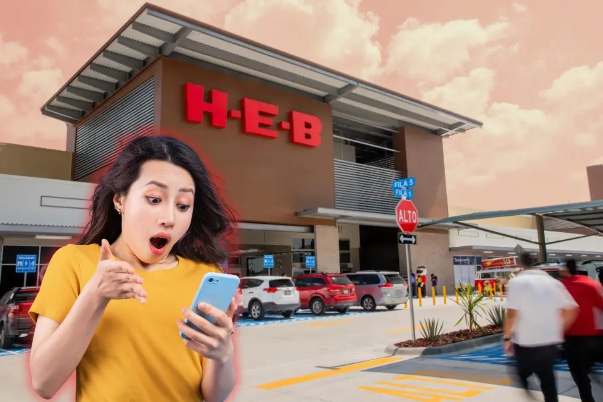 Mujer sorprendida con celular en mano y un H-E-B de fondo Foto: Canva