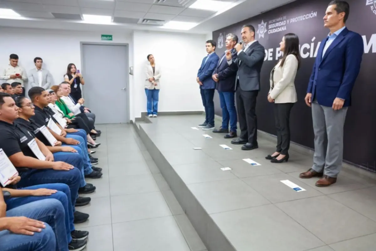 El Alcalde Adrián de la Garza encabezó la entrega de reconocimientos a 64 cadetes de la Secretaría de Seguridad y Protección Ciudadana Foto: Municipio de Monterrey