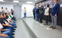 Adrián de la Garza reconoce a cadetes capacitados en inglés para mejorar la atención turística en Monterrey