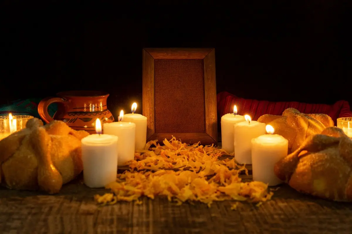 Pequeño altar alusivo al Día de Muertos Foto: Canva