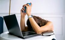 Burnout millennial en Nuevo León: cómo evitarlo con 5 consejos de autocuidado