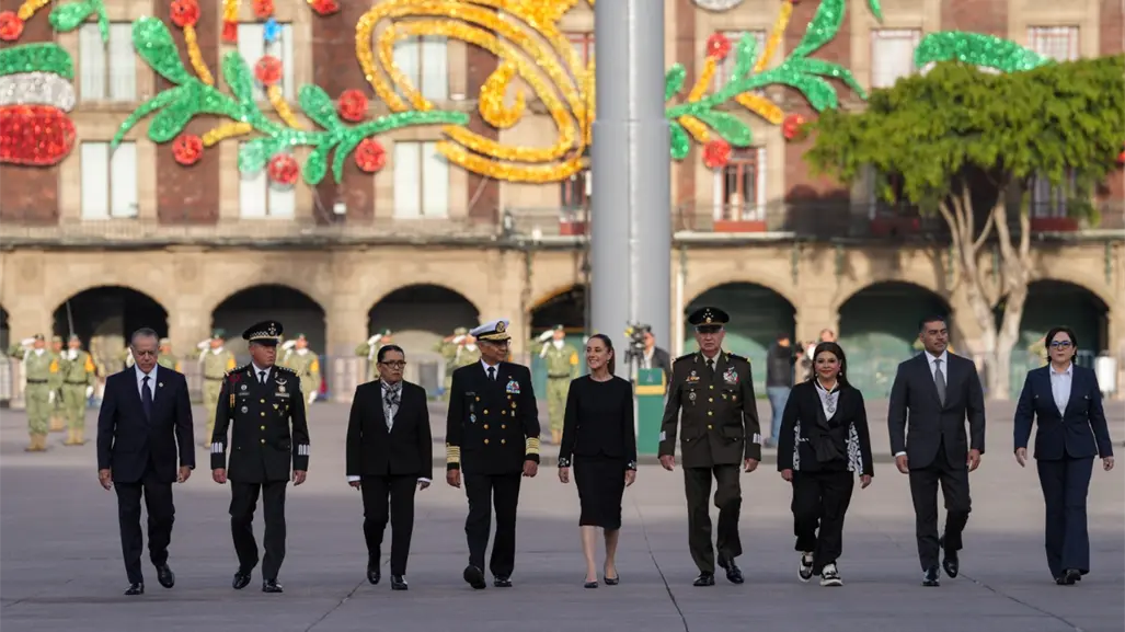 Clara Brugada honra a víctimas de los sismos de 1985 y 2017 con izamiento de bandera a media asta