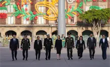 Clara Brugada honra a víctimas de los sismos de 1985 y 2017 con izamiento de bandera a media asta