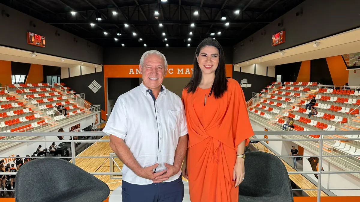 Michelle Espadas con el Ing. Miguel Pérez Foto: POSTA Yucatán
