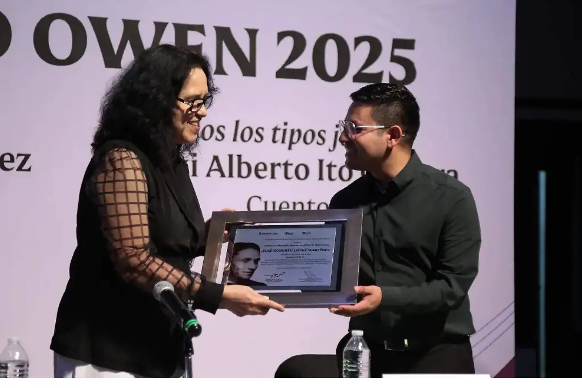 Roberto López: pasión por la poesía y premio nacional