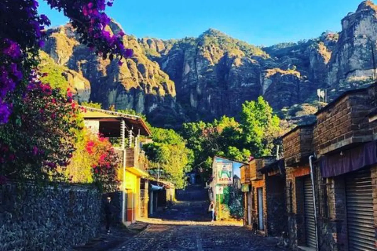 Pueblo Mágico de Tepoztlán. Foto: @tubohoteltepoz | Canva