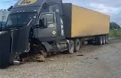 Mujer muere tras choque de tráiler sobre la carretera hacia Allende