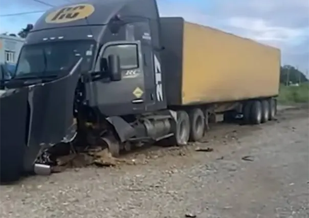Mujer muere tras choque de tráiler sobre la carretera hacia Allende
