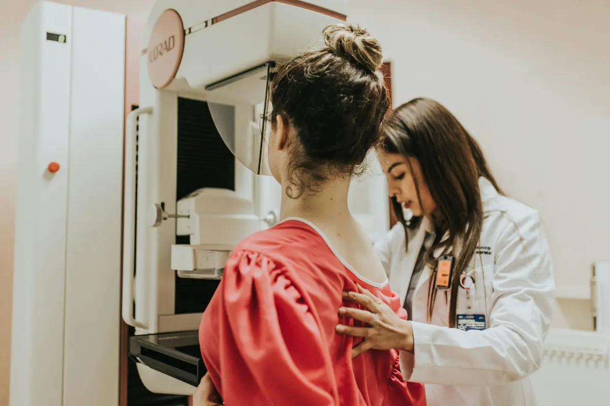 La mastografía está dirigida a mujeres de 40 años en adelante./Foto: Canva