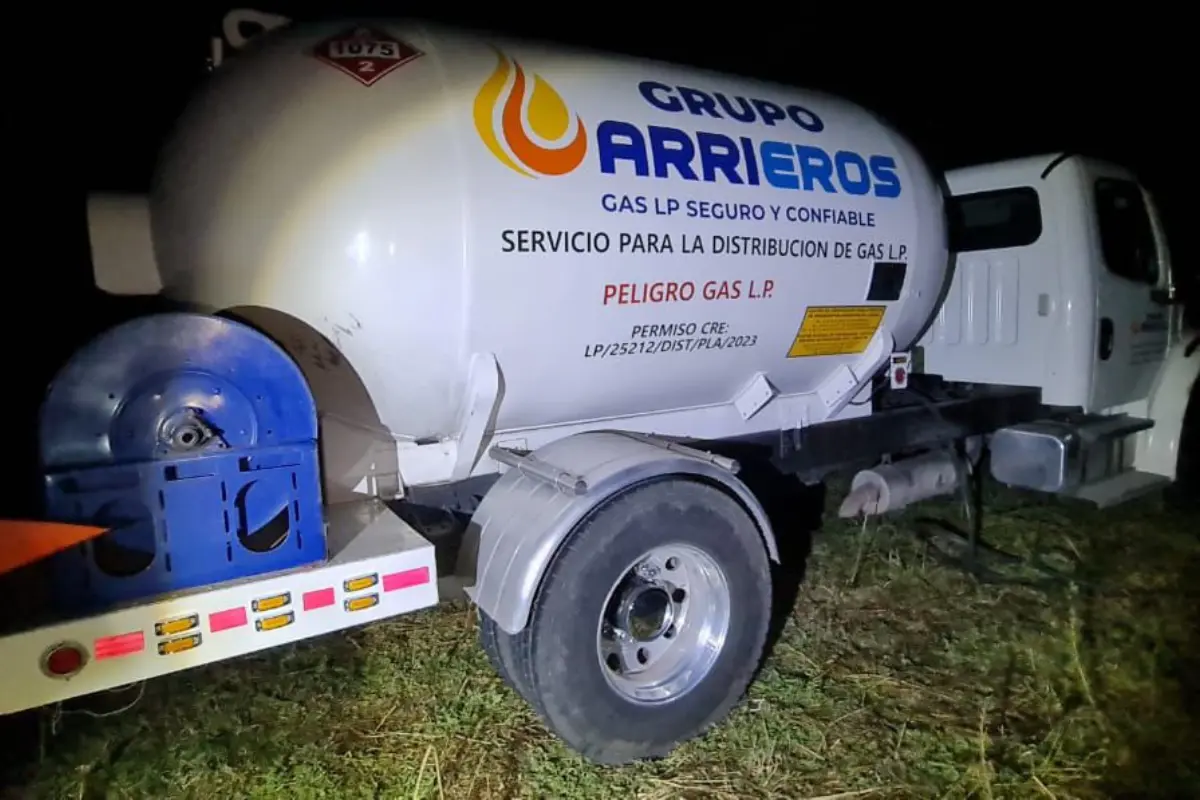 Pipa que transporta gas LP. Foto: Especiales