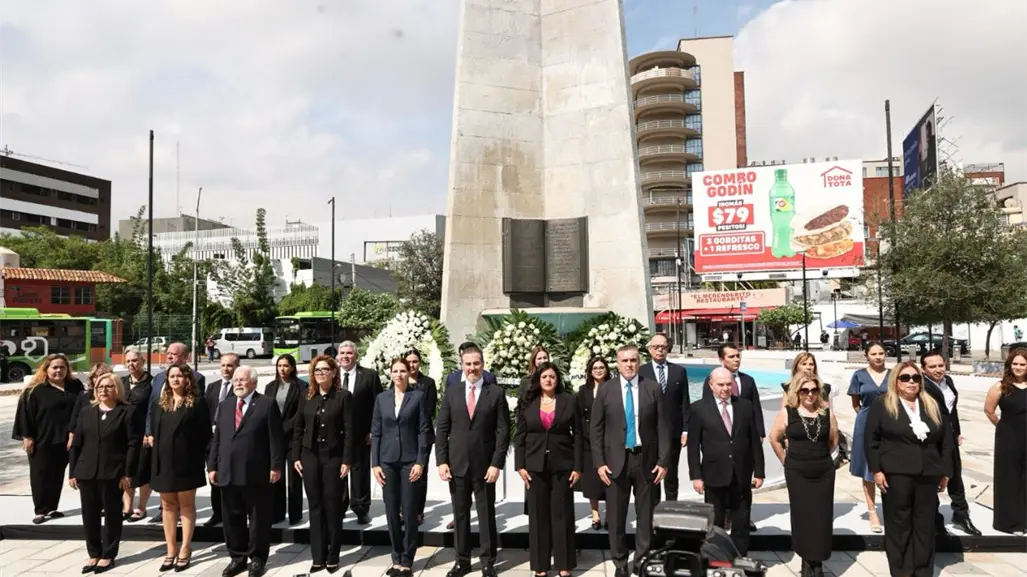 Conmemora Monterrey 429 años con ceremonia en el Obelisco