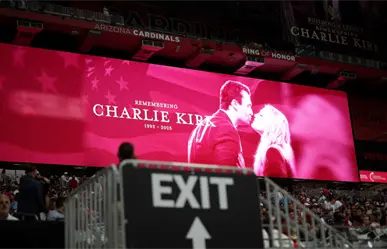 Funeral de Charlie Kirk reúne a miles de personas en el State Farm Stadium en Arizona