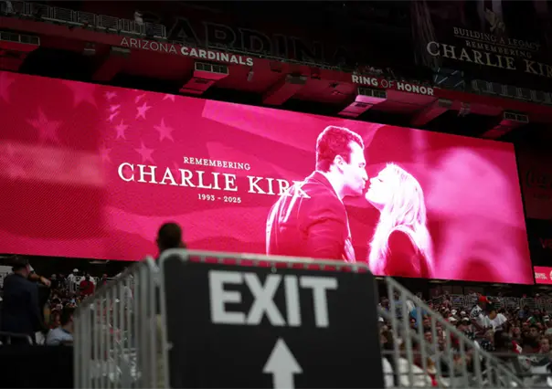 Funeral de Charlie Kirk reúne a miles de personas en el State Farm Stadium en Arizona