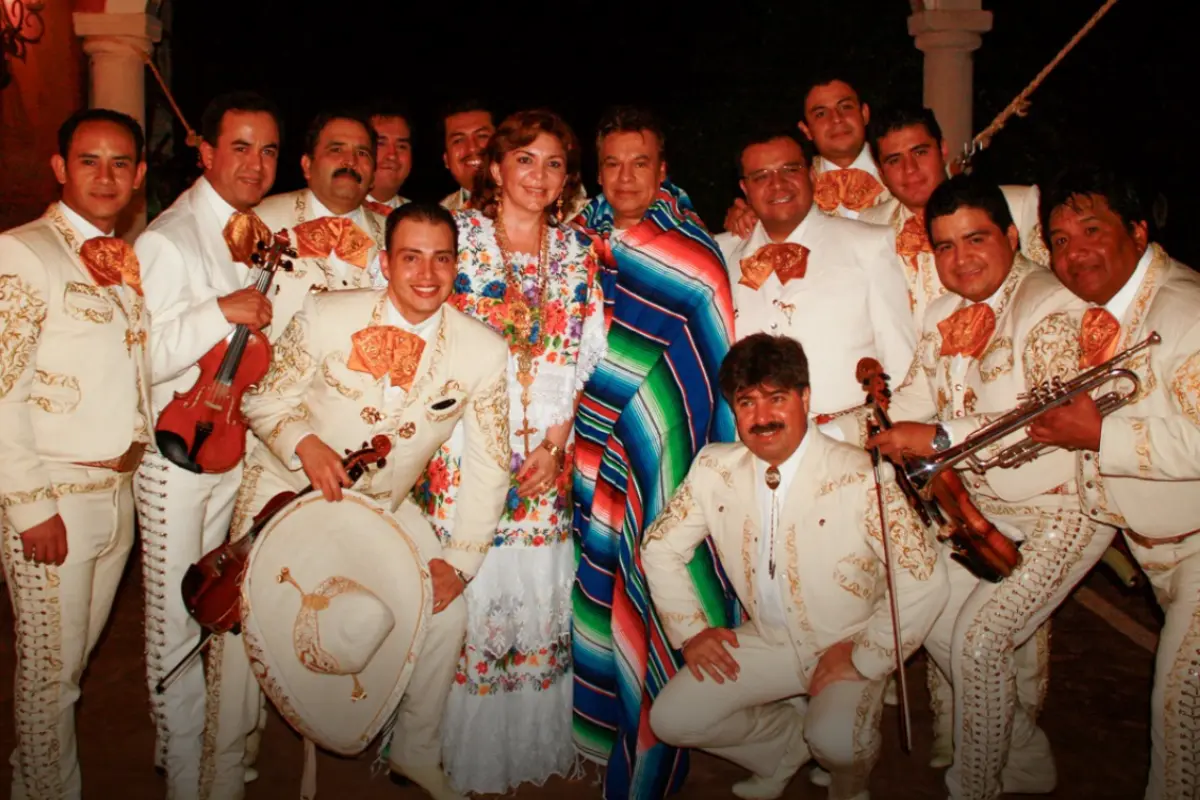 Juan Gabriel y el corazón del mariachi (Foto: IG soyjuangabriel_ / Canva)