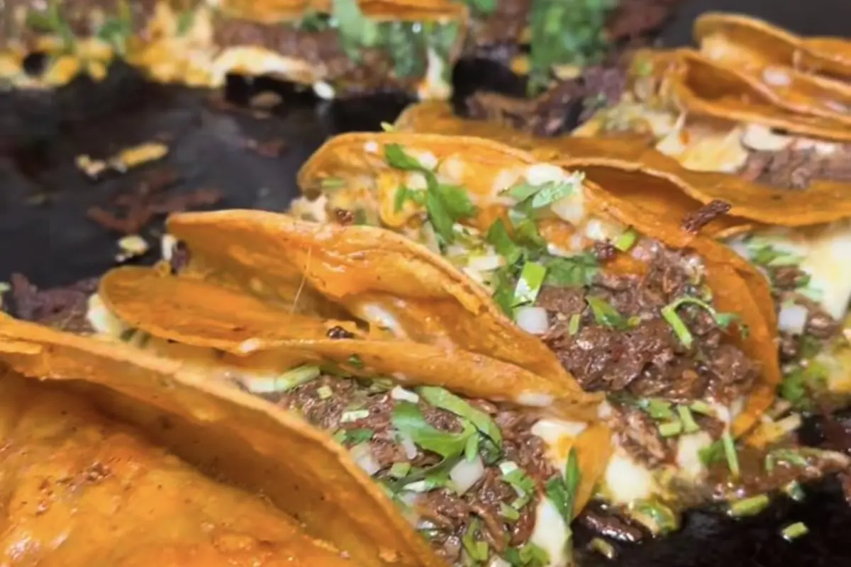 Tacos con queso. Foto: X (@tacokingX)