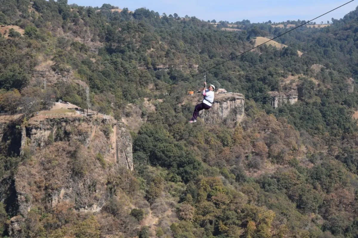 Tirolesa en parque del Edomex.  Foto: GEM