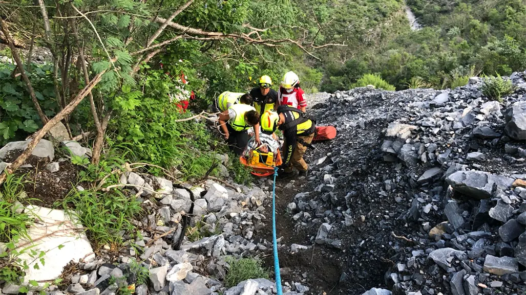 Tragedia en la Sierra: Mujer Muere al Caer Vehículo a Barranco de 150 Metros