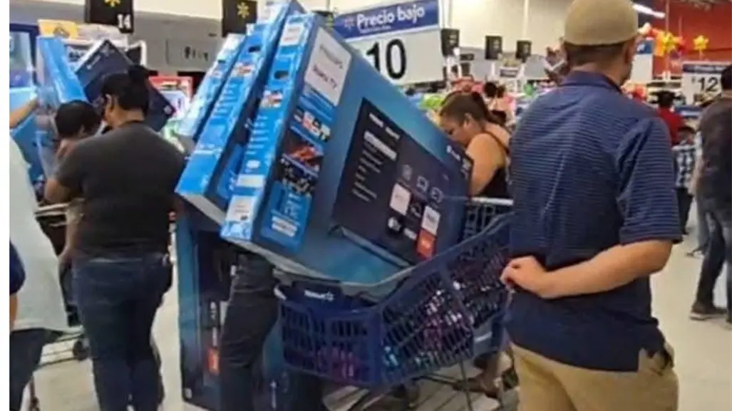 Gerente de Walmart Matamoros insulta a clientes por exigir que se respete precio de pantallas