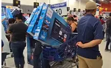 Gerente de Walmart Matamoros insulta a clientes por exigir que se respete precio de pantallas