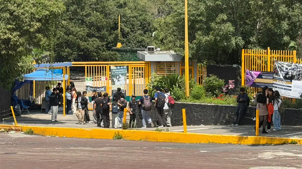 Muere alumno del CCH Sur tras ser apuñalado; agresor hiere a trabajador antes de lanzarse de un tercer piso